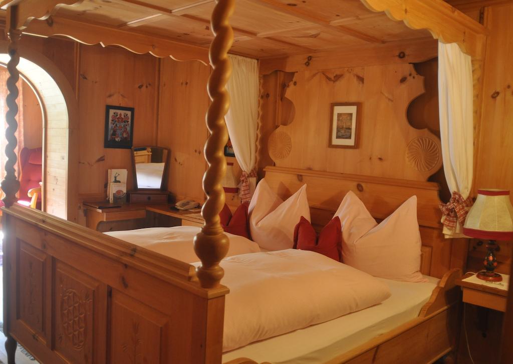 Romantikhotel Almtalhof Grünau im Almtal Oda fotoğraf